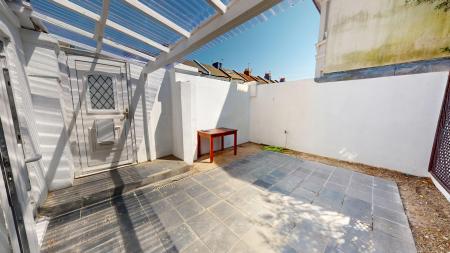 2 bedroom Flat to let in Rutland Road, Hove, BN3