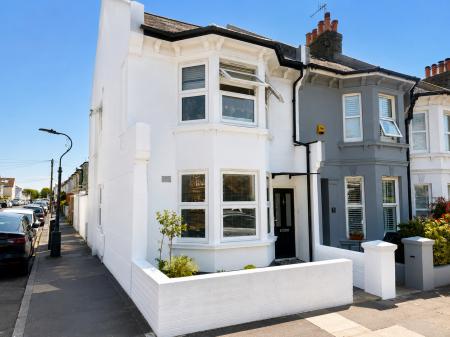 2 bedroom Flat to let in Rutland Road, Hove, BN3