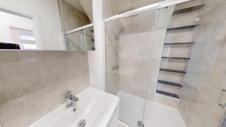 2 bedroom Flat to let in Rutland Road, Hove, BN3
