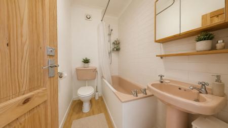 1 bedroom Flat to let in Holland Road, Hove, BN3