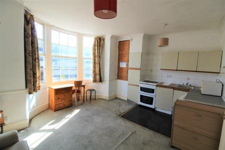 1 bedroom Flat to let in Russell Square, Brighton, BN1