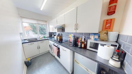 1 bedroom Studio flat to let in Worcester Court, Windlesham Avenue, City Centre, Brighton, BN1