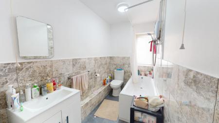 1 bedroom Studio flat to let in Worcester Court, Windlesham Avenue, City Centre, Brighton, BN1