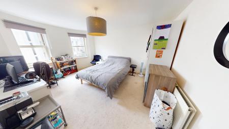 2 bedroom Flat to let in Montpelier Road