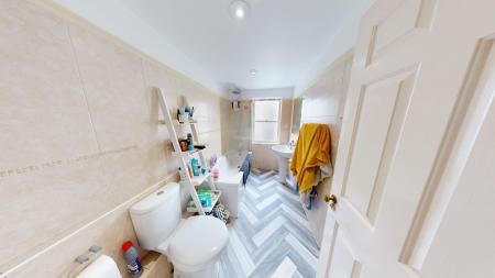 2 bedroom Flat to let in Montpelier Road