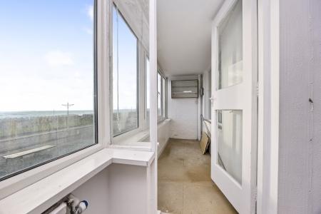 2 bedroom Flat for sale in Kingsway, Hove, BN3