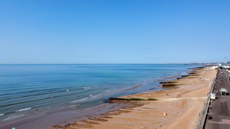 2 bedroom Flat for sale in Kingsway, Hove, BN3