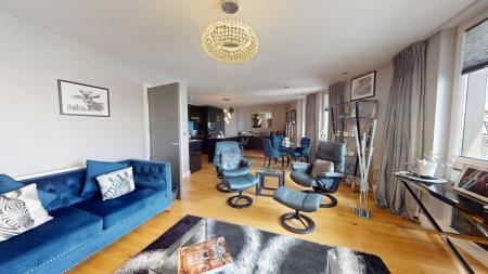 3 bedroom Flat to let in 2 The Broadwalk, Brighton, BN2
