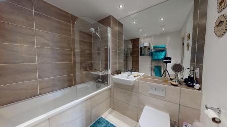 3 bedroom Flat to let in 2 The Broadwalk, Brighton, BN2