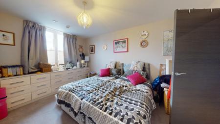 3 bedroom Flat to let in 2 The Broadwalk, Brighton, BN2