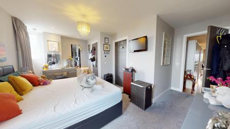 3 bedroom Flat to let in 2 The Broadwalk, Brighton, BN2