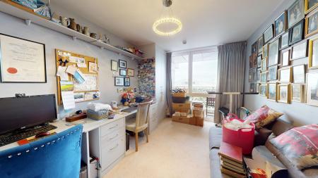 3 bedroom Flat to let in 2 The Broadwalk, Brighton, BN2