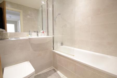 2 bedroom Flat to let in Western Road