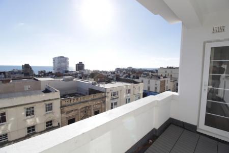 2 bedroom Flat to let in Western Road