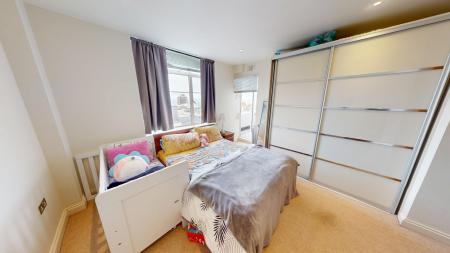 2 bedroom Flat to let in Western Road