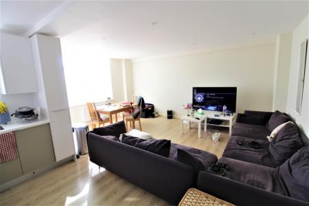 2 bedroom Flat to let in Western Road
