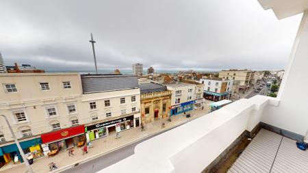 2 bedroom Flat to let in Western Road