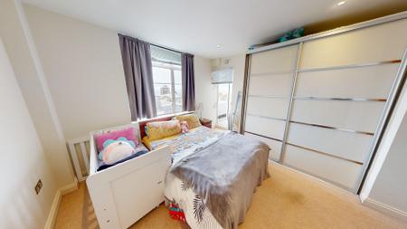 2 bedroom Flat to let in Western Road