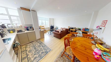 2 bedroom Flat to let in Western Road