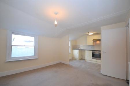 2 bedroom Flat to let in Brunswick road, Hove, BN3