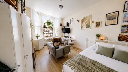 1 bedroom Flat to let in Oriental Place, City Centre, Brighton, BN1