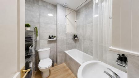 1 bedroom Flat to let in Oriental Place, City Centre, Brighton, BN1