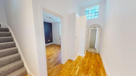 3 bedroom Flat to let in Western Road, Brighton, BN1