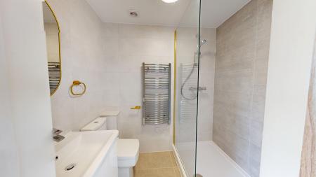 3 bedroom Flat to let in Western Road, Brighton, BN1