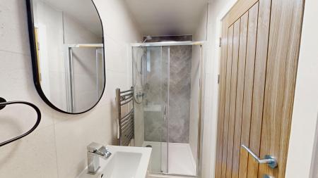 3 bedroom Flat to let in Western Road, Brighton, BN1