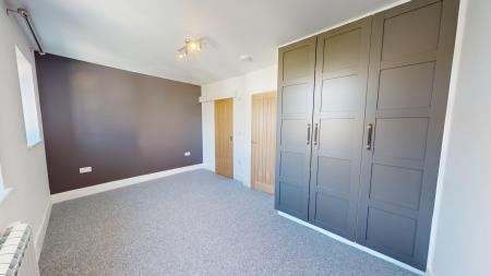 3 bedroom Flat to let in Western Road, Brighton, BN1