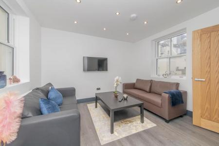 4 bedroom Flat to let in Eaton Place, Kemptown, Brighton, BN2