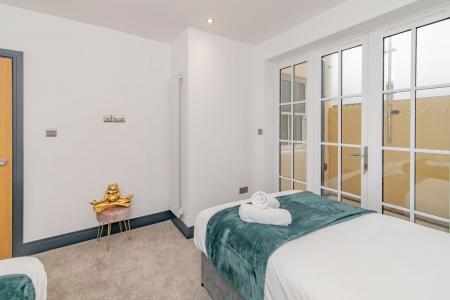 4 bedroom Flat to let in Eaton Place, Kemptown, Brighton, BN2
