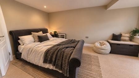 6 bedroom Detached house for sale in Woodland Avenue, Hove, BN3
