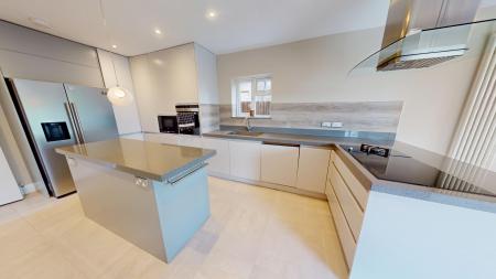 6 bedroom Detached house for sale in Woodland Avenue, Hove, BN3