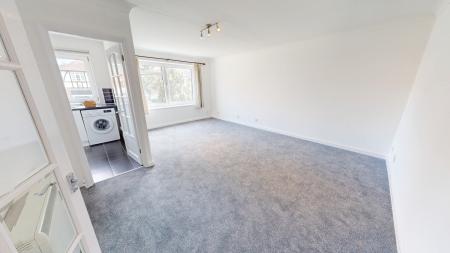2 bedroom Flat to let in Holland Road, Hove, BN3