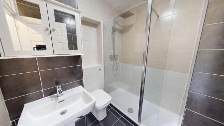 2 bedroom Flat to let in Holland Road, Hove, BN3