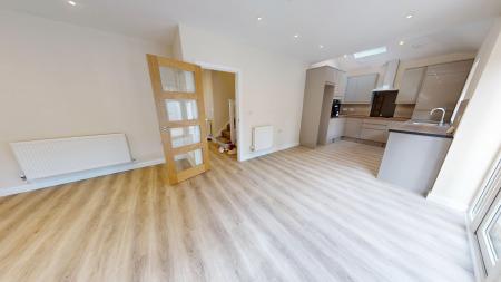 4 bedroom Detached house to let in Dale view, Hove, BN3