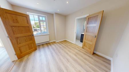 4 bedroom Detached house to let in Dale view, Hove, BN3
