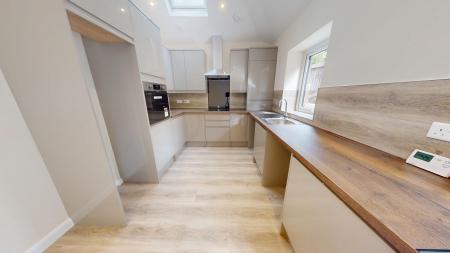 4 bedroom Detached house to let in Dale view, Hove, BN3