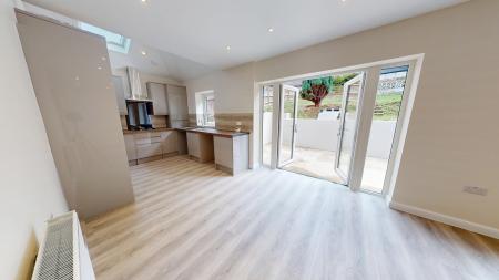 4 bedroom Detached house to let in Dale view, Hove, BN3