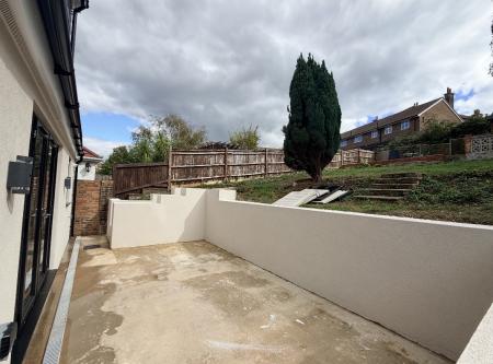 4 bedroom Detached house to let in Dale view, Hove, BN3