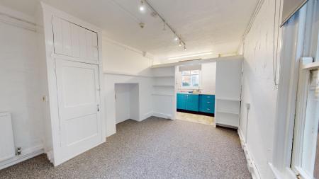 1 bedroom Studio flat to let in Hove Park Villas