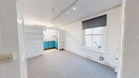 1 bedroom Studio flat to let in Hove Park Villas