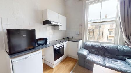 1 bedroom Studio flat to let in St Michaels place, Brighton, BN1