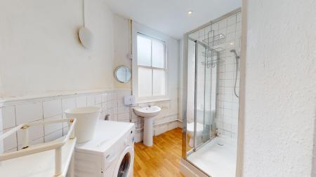 1 bedroom Studio flat to let in St Michaels place, Brighton, BN1