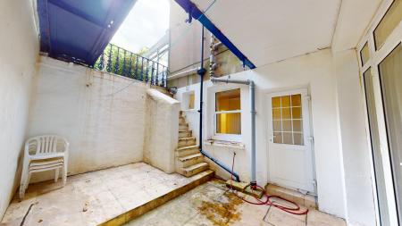 1 bedroom Flat to let in First Avenue, Hove, BN3