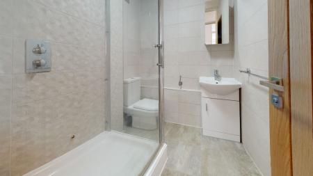 3 bedroom Flat to let in Eaton Road, Hove, BN3