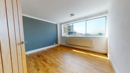 3 bedroom Flat to let in Eaton Road, Hove, BN3