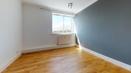 3 bedroom Flat to let in Eaton Road, Hove, BN3