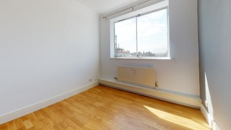 3 bedroom Flat to let in Eaton Road, Hove, BN3